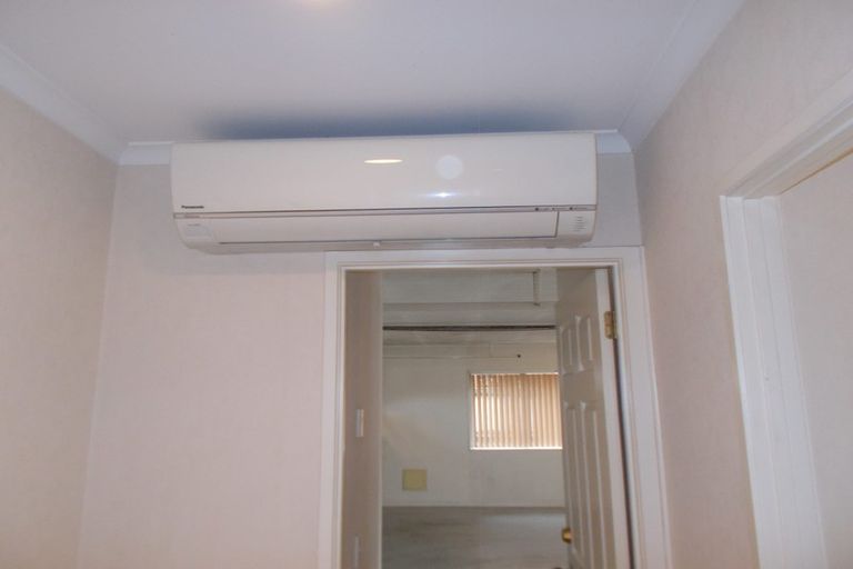 Photo of property in 6 Claremont Way, East Tamaki Heights, Auckland, 2016