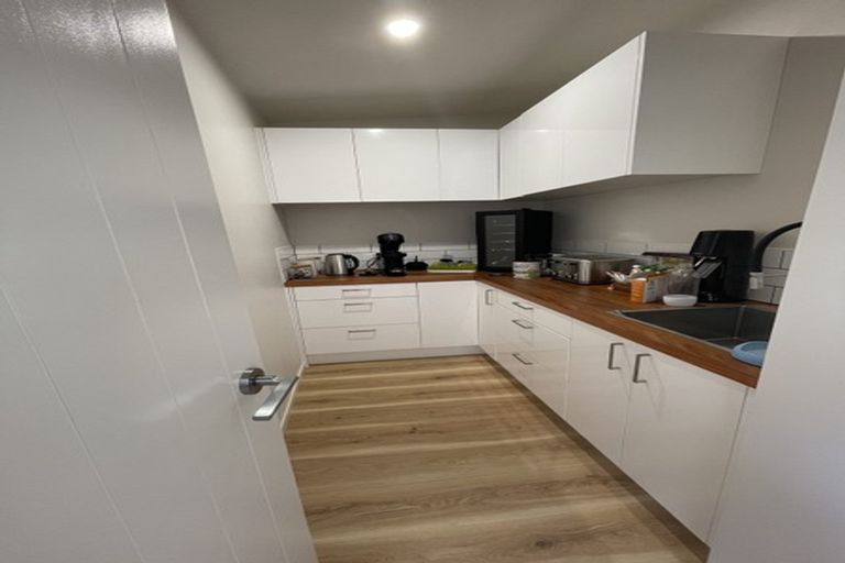 Photo of property in 16 Puriri Road, Pukekohe, 2120