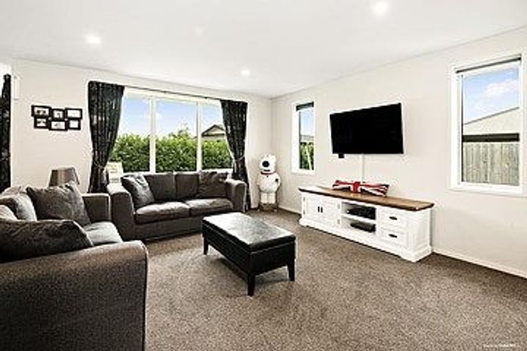 Photo of property in 17 Modello Lane, Waiuku, 2123