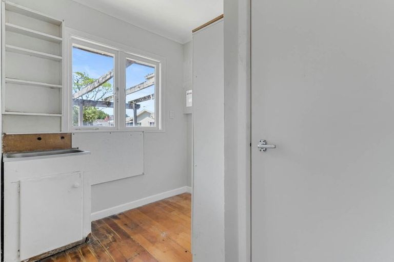 Photo of property in 12 Laureston Avenue, Papatoetoe, Auckland, 2025