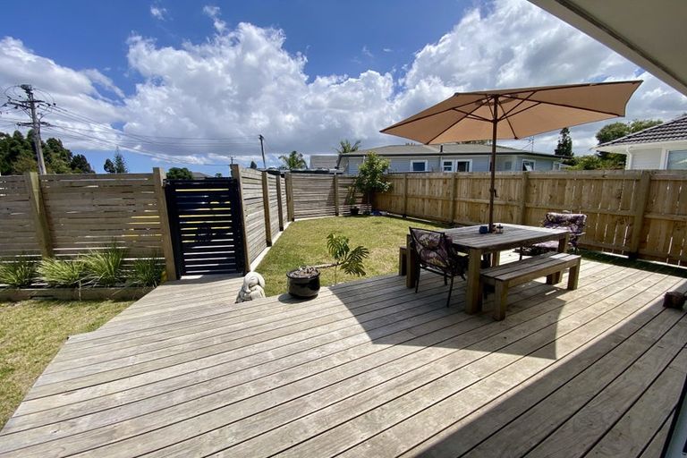 Photo of property in 43a Taikata Road, Te Atatu Peninsula, Auckland, 0610