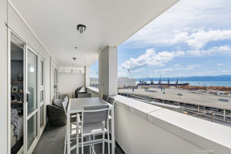 Photo of property in Stadium Garden Flats, 415/107 Thorndon Quay, Pipitea, Wellington, 6011