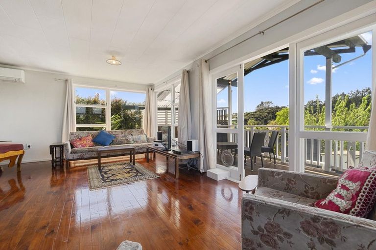 Photo of property in 24 Huruhuru Road, Massey, Auckland, 0614