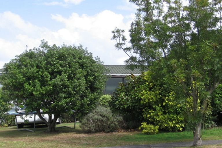 Photo of property in 19 Marina View Drive, West Harbour, Auckland, 0618