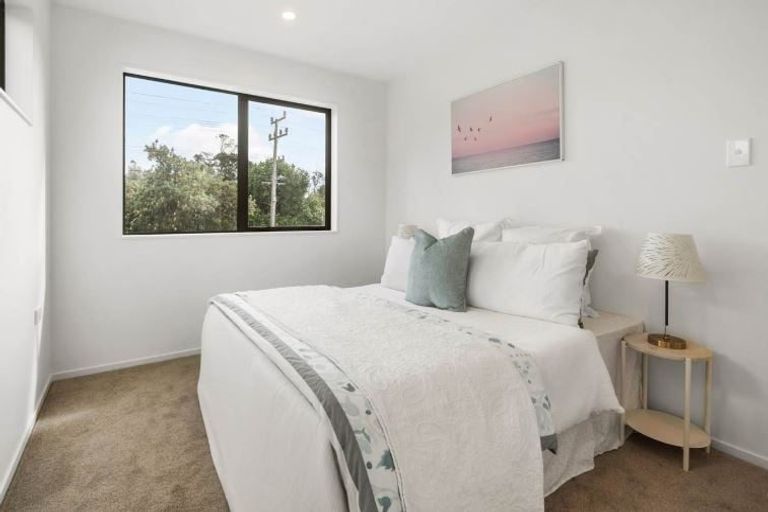 Photo of property in 1/149 Tirimoana Road, Te Atatu South, Auckland, 0602