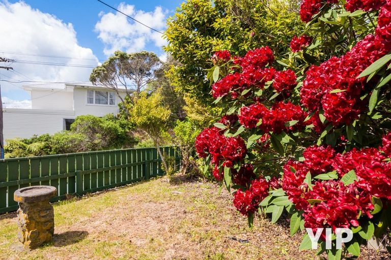 Photo of property in 8 Link Road, Newlands, Wellington, 6037