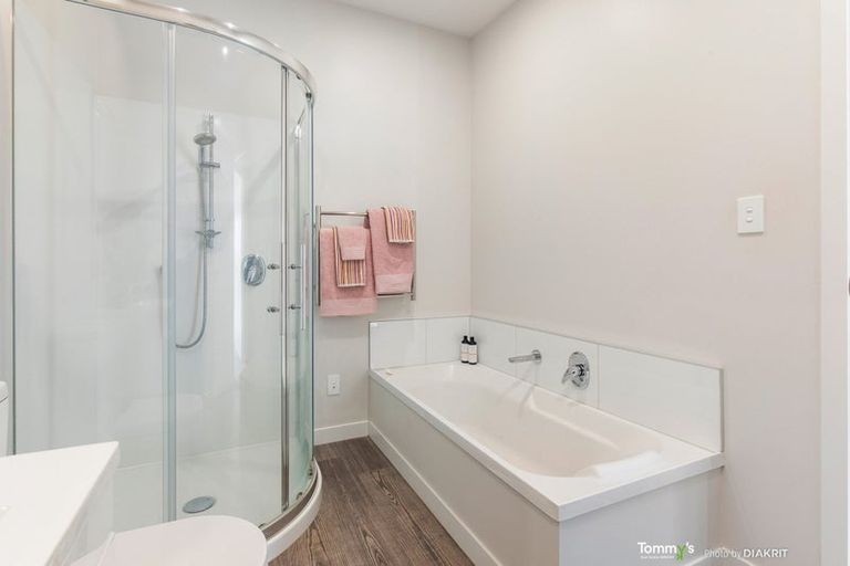 Photo of property in 32u2 Dr Taylor Terrace, Johnsonville, Wellington, 6037