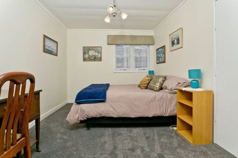 Photo of property in 17 Paramu Avenue, Birkdale, Auckland, 0626