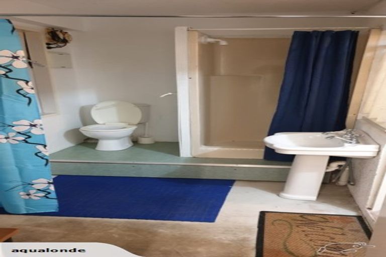 Photo of property in 21 High Road, Glenfield, Auckland, 0629