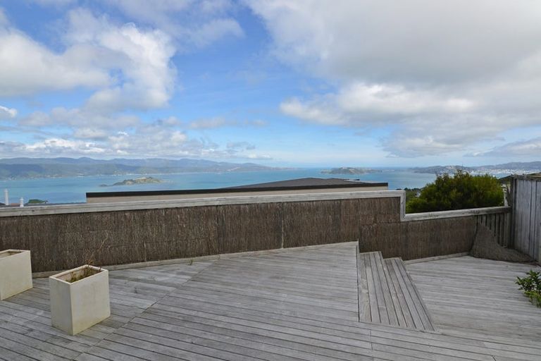 Photo of property in 6a Sunhaven Drive, Newlands, Wellington, 6037