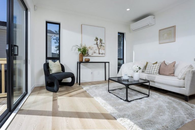 Photo of property in 24b Scarlock Avenue, Browns Bay, Auckland, 0630