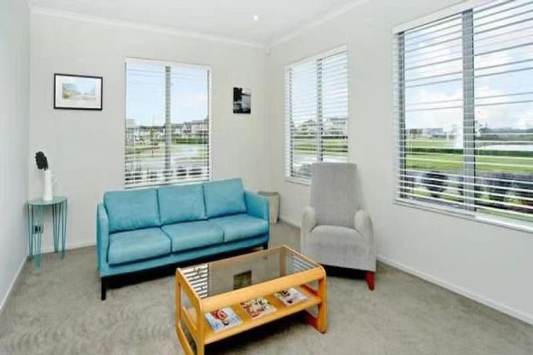 Photo of property in 11 Fountain Avenue, Karaka, Papakura, 2113