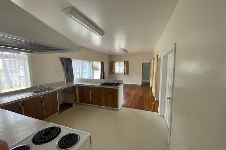 Photo of property in 4 Oaklands Grove, Clouston Park, Upper Hutt, 5018