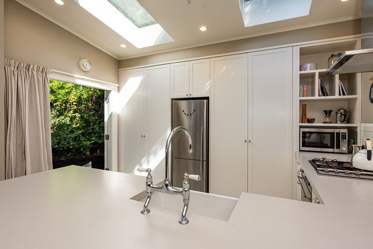 Photo of property in 74 Mortimer Terrace, Brooklyn, Wellington, 6021