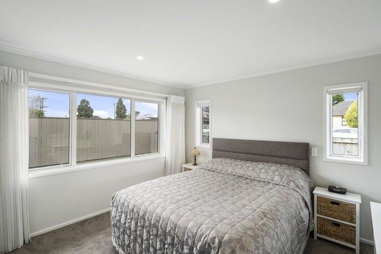Photo of property in 30 Wallath Road, Westown, New Plymouth, 4310