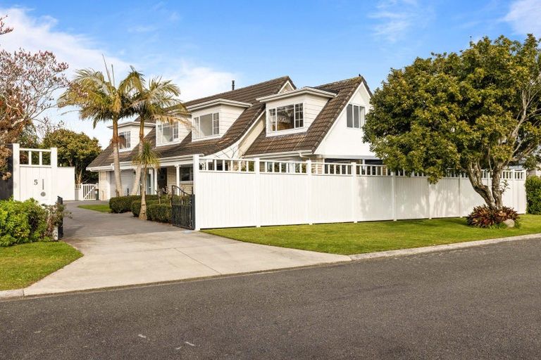 Photo of property in 5 Tamati Place, Merrilands, New Plymouth, 4312