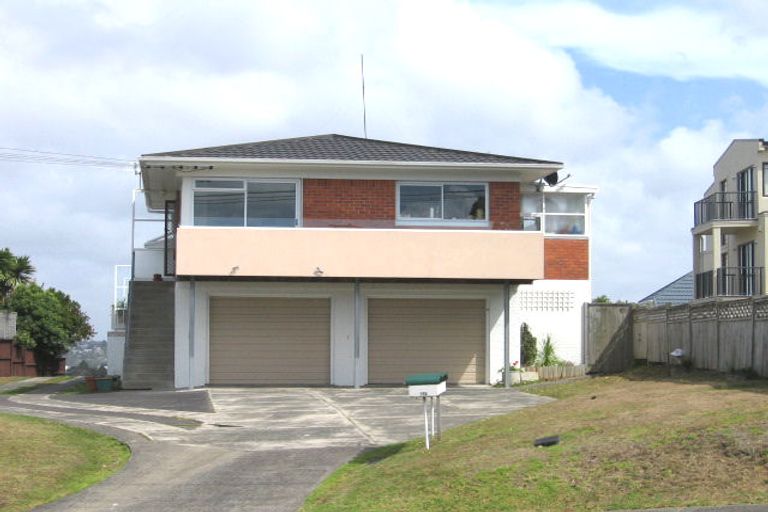 Photo of property in 1/174 East Coast Road, Forrest Hill, Auckland, 0620