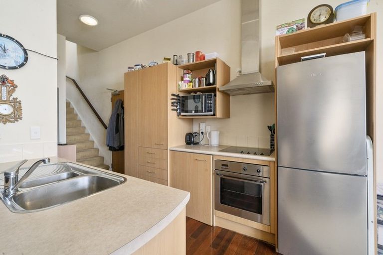 Photo of property in Metro Apartments, 11/220u Thorndon Quay, Pipitea, Wellington, 6011