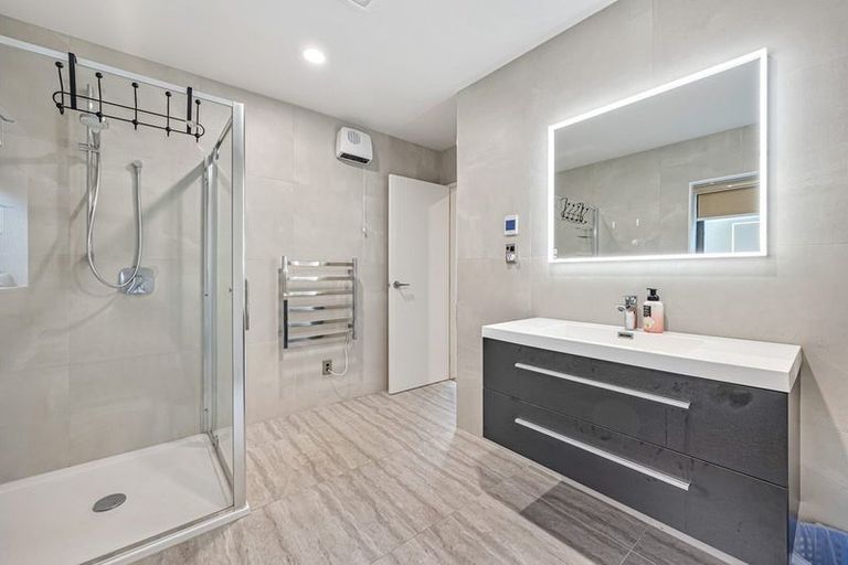 Photo of property in 13 Spyglass Street, Red Beach, 0932