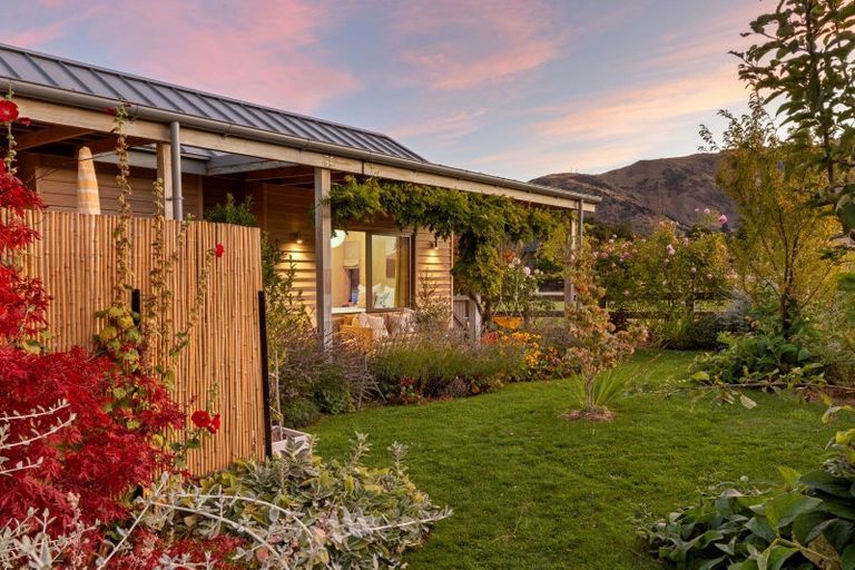 Photo of property in 3 Doug Ledgerwood Drive, Wanaka, 9305