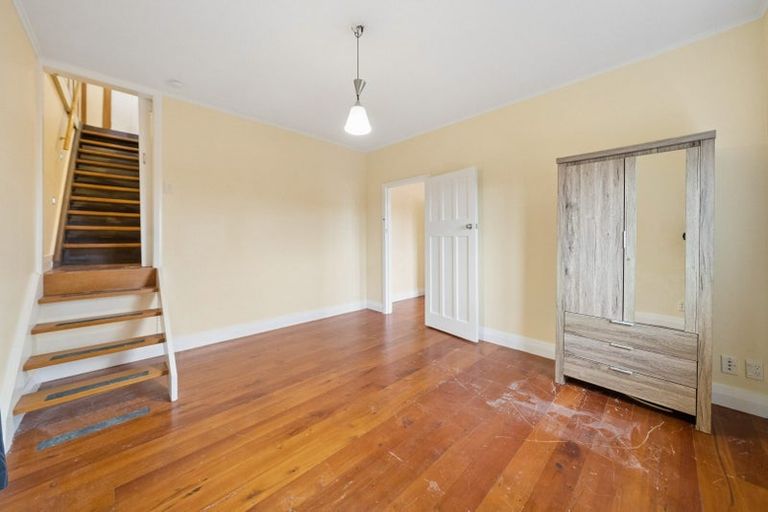 Photo of property in 8 Raroa Crescent, Northland, Wellington, 6012