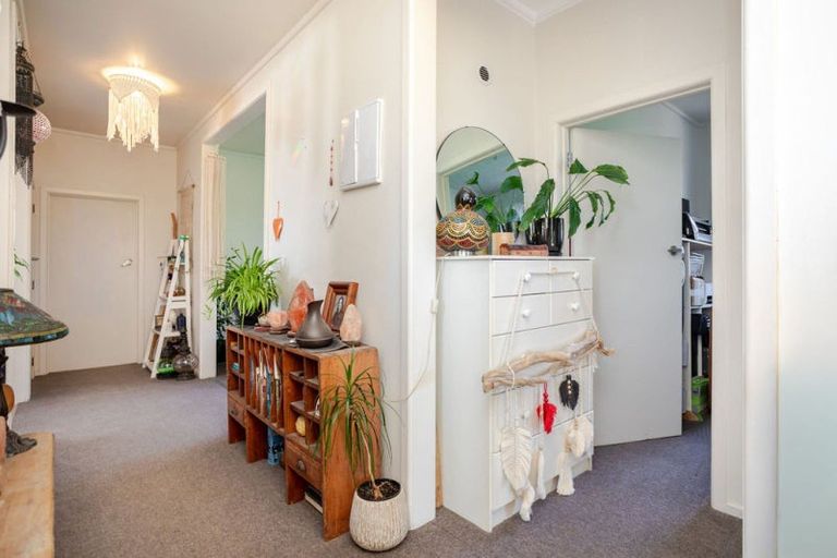Photo of property in 28 Fox Street, Woodville, 4920