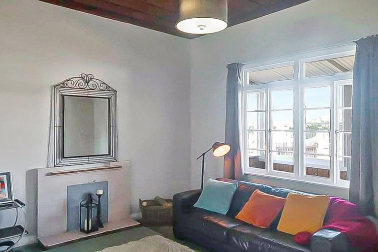 Photo of property in 10 Rira Street, Marton, 4710