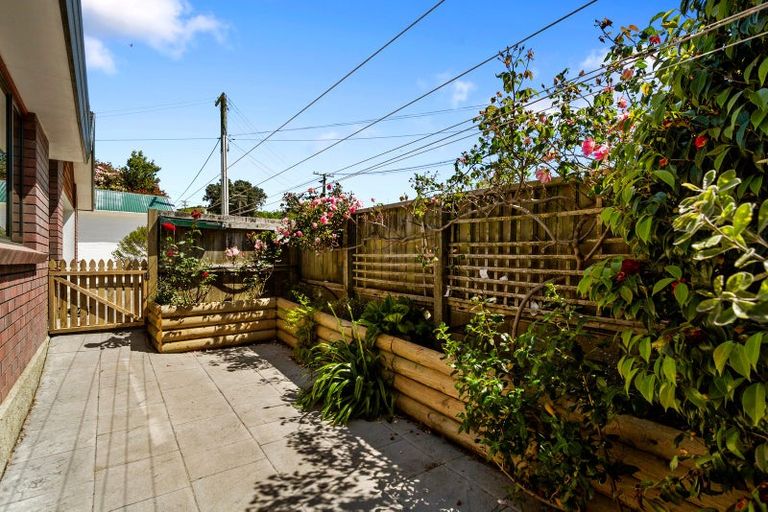 Photo of property in 10a Park Avenue, Tawa, Wellington, 5028