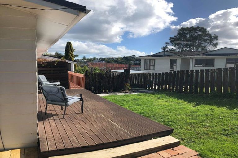 Photo of property in 29 Deverell Place, Northcross, Auckland, 0632