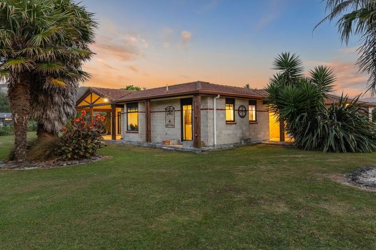 Photo of property in 65 Pohutukawa Drive, Levin, 5571