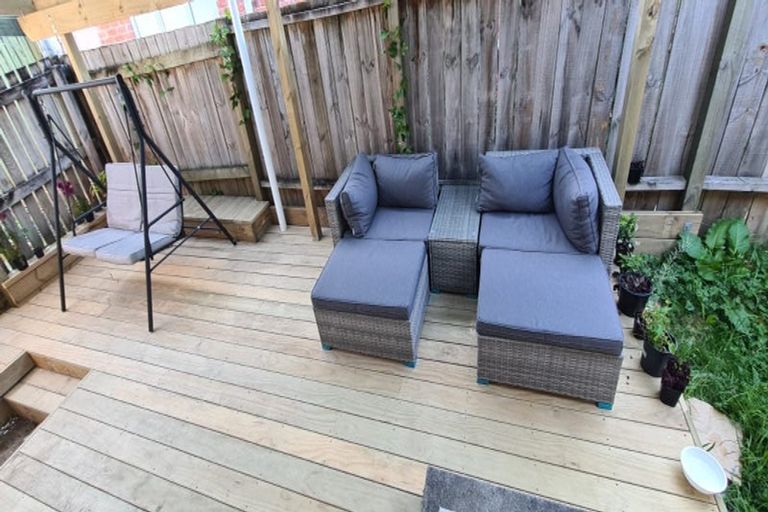 Photo of property in 2/51 Rimu Street, New Lynn, Auckland, 0600
