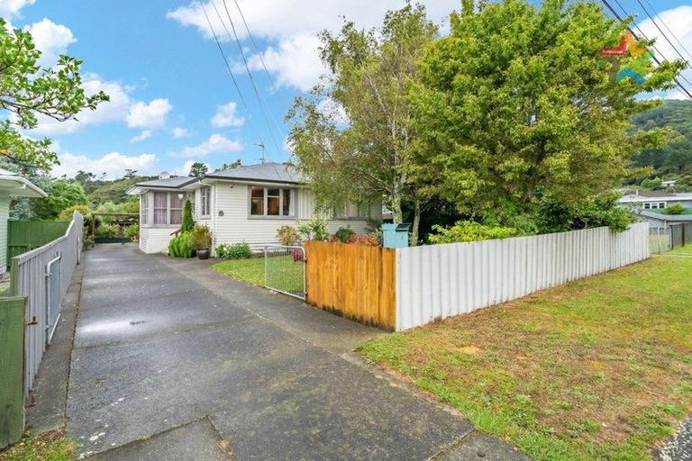 Photo of property in 5 Kowhai Street, Wainuiomata, Lower Hutt, 5014