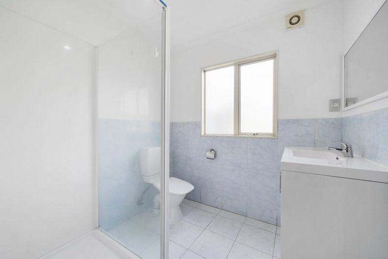 Photo of property in 23a Margan Avenue, New Lynn, Auckland, 0600