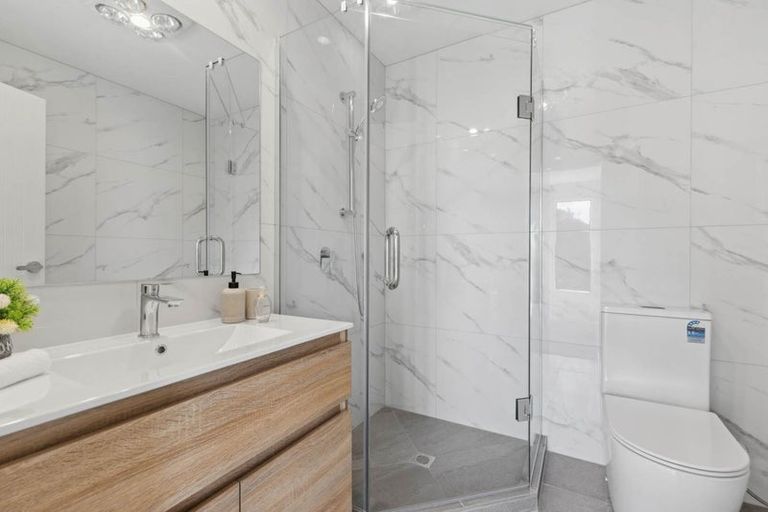 Photo of property in 24e Wayne Drive, Mangere, Auckland, 2022