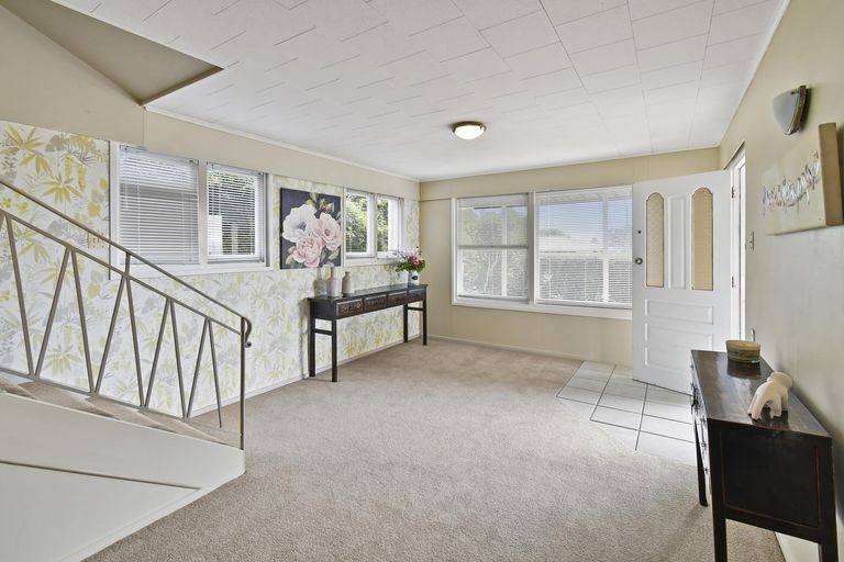 Photo of property in 8 Hamlet Place, Pukekohe, 2120