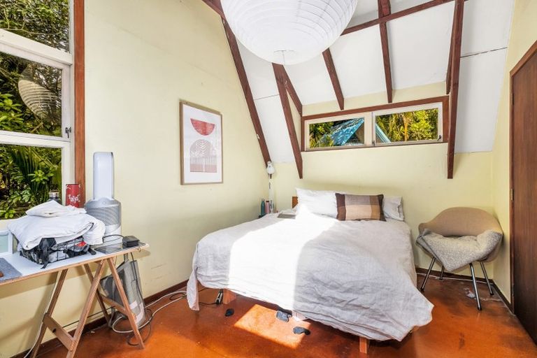 Photo of property in 16 Mahoe Road, Titirangi, Auckland, 0604