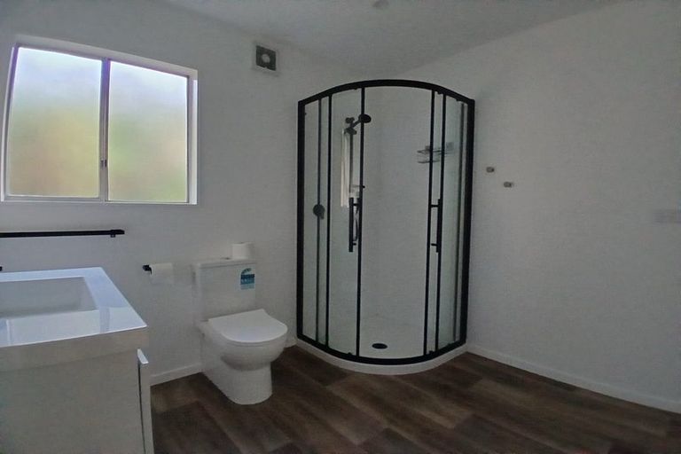 Photo of property in 3/4 Glanmire Road, Newlands, Wellington, 6037