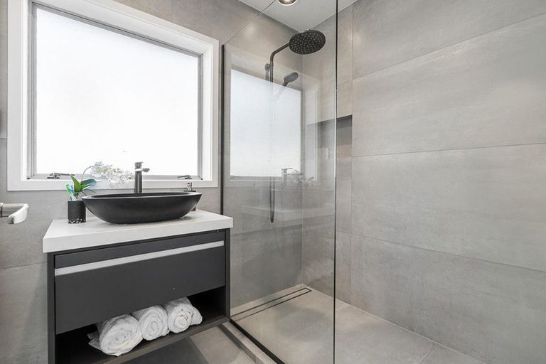 Photo of property in 8 Rarahu Place, The Gardens, Auckland, 2105