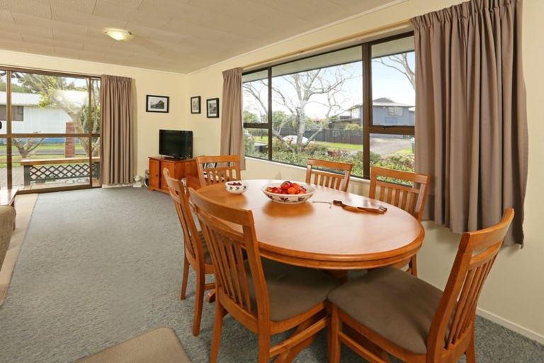 Photo of property in 9 Compass Place, Te Atatu Peninsula, Auckland, 0610