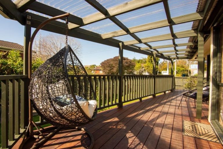 Photo of property in 33a Hutchinson Avenue, New Lynn, Auckland, 0600