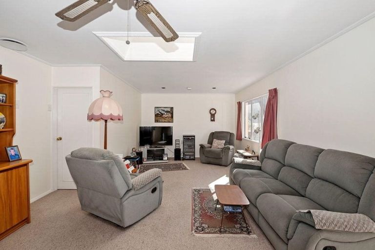 Photo of property in 28 Nikau Street, New Lynn, Auckland, 0600