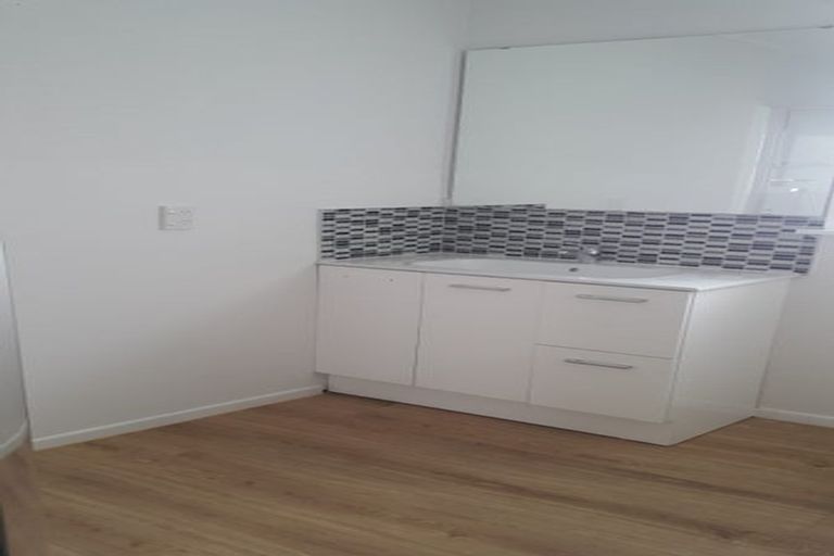 Photo of property in 9 Hatherlow Street, Glenfield, Auckland, 0629