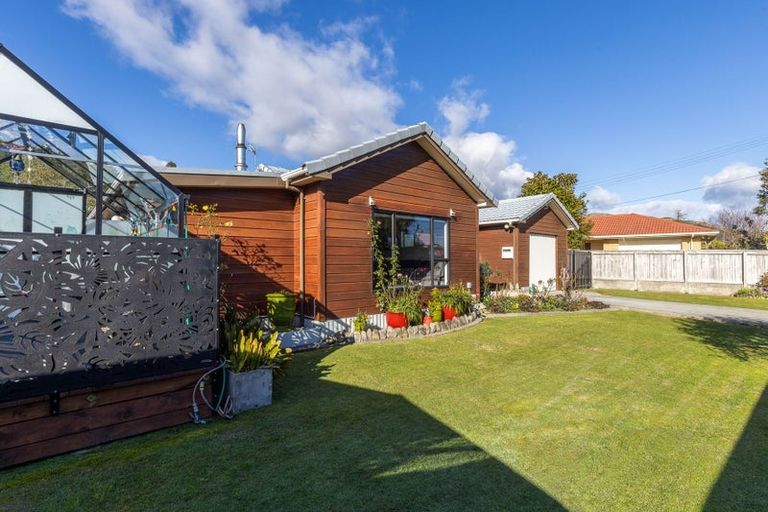 Photo of property in 19 Pehi Kupa Street, Waikanae, 5036