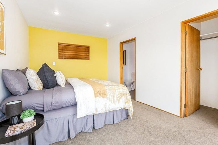 Photo of property in 37 Kahu Road, Paremata, Porirua, 5024