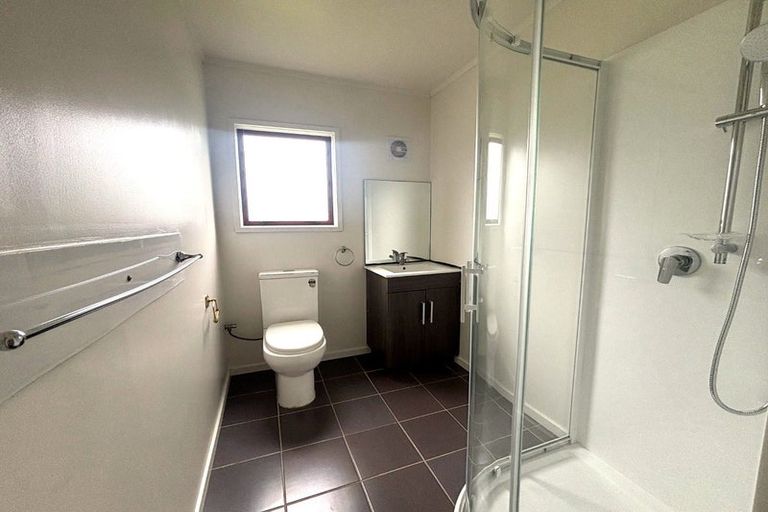 Photo of property in 2/21 Solveig Place, Randwick Park, Auckland, 2105
