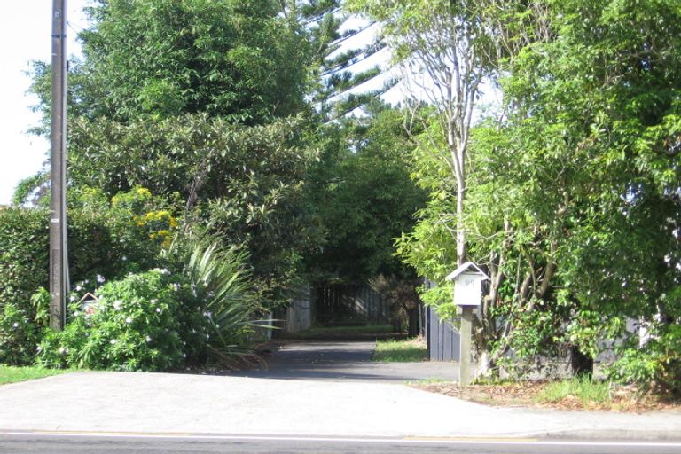 Photo of property in 99 Hobsonville Road, West Harbour, Auckland, 0618