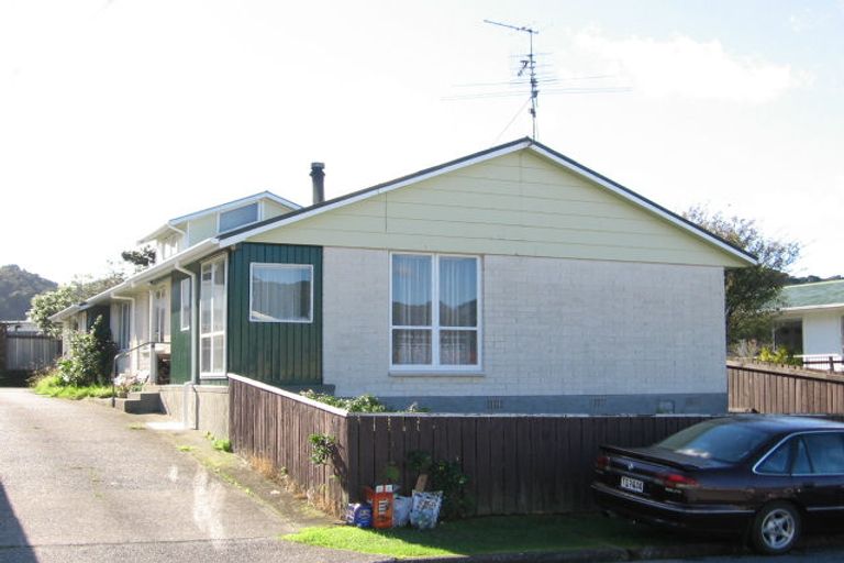 Photo of property in 2/12 Kumeroa Grove, Wainuiomata, Lower Hutt, 5014