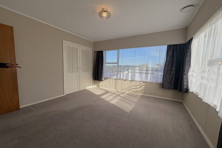 Photo of property in 5 Oakleigh Street, Maungaraki, Lower Hutt, 5010