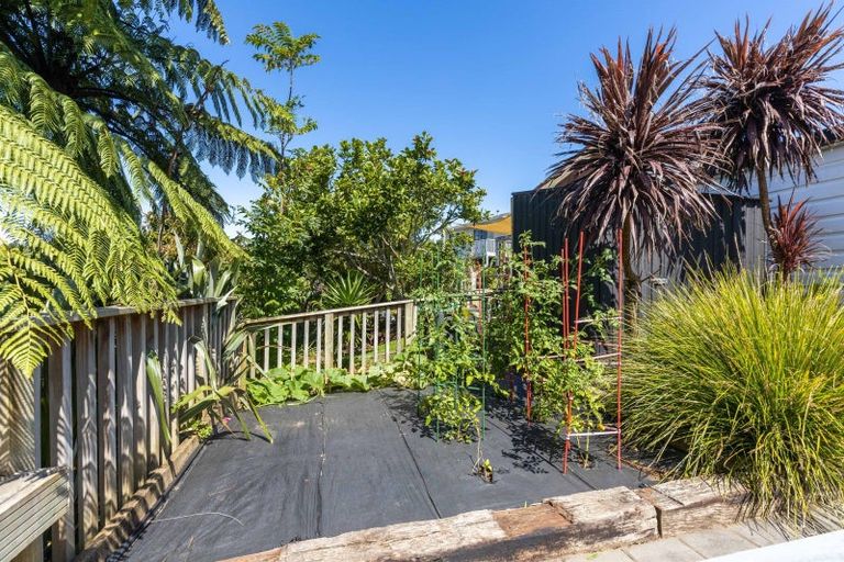 Photo of property in 10 Salcombe Terrace, Welbourn, New Plymouth, 4312