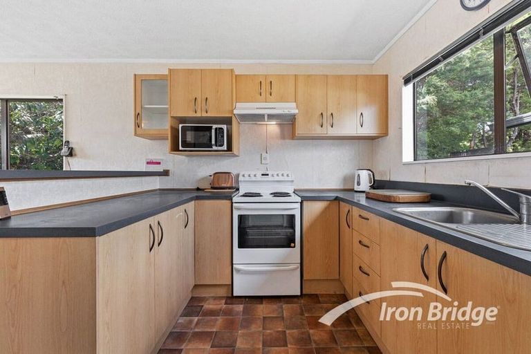 Photo of property in 75 Meadowvale Rise, Titirangi, Auckland, 0604